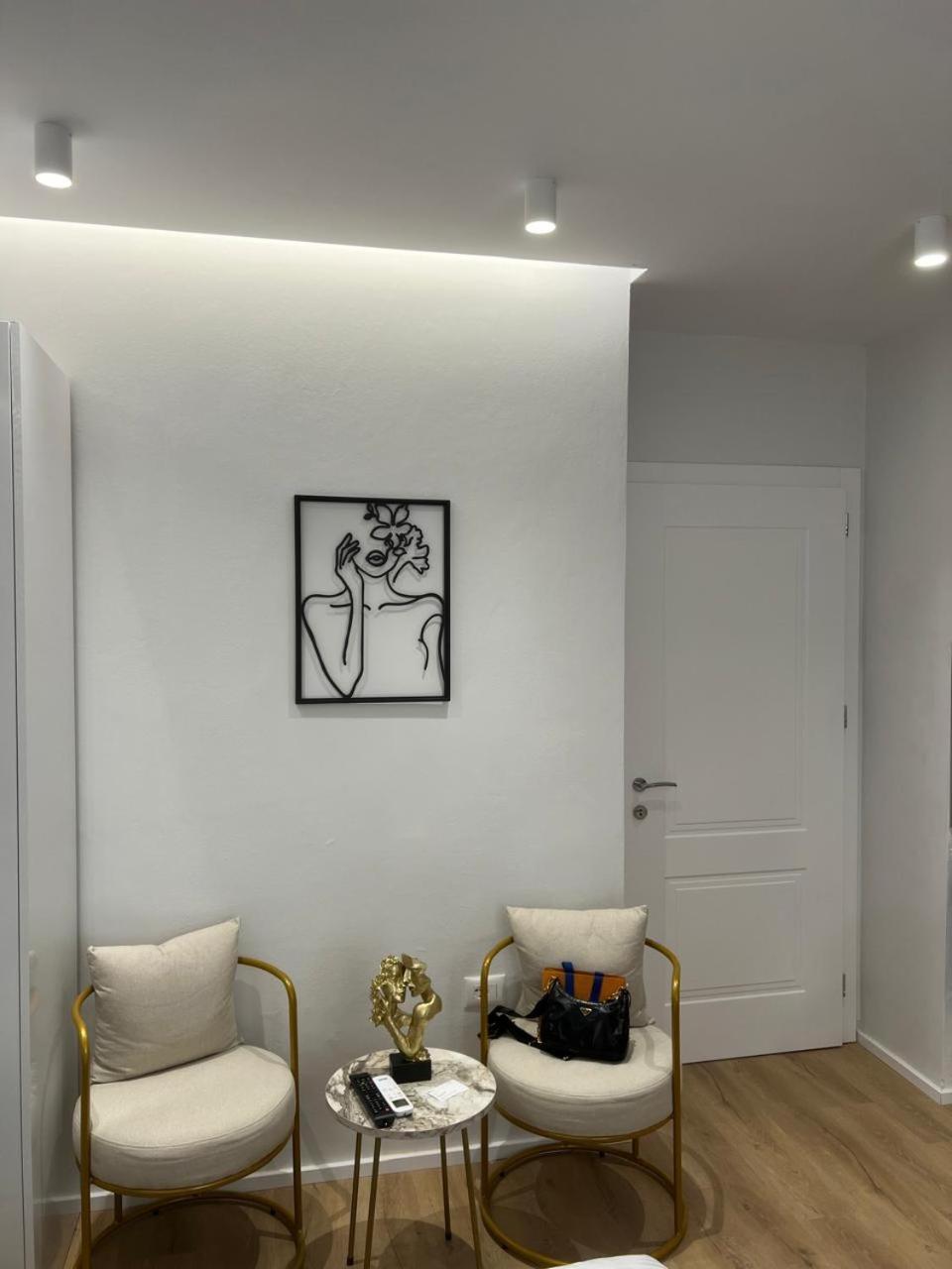 Cozy Near Us Embassy In Apartment *